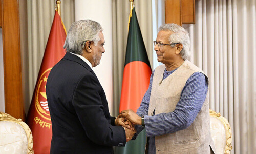 FM Dar meets Bangladesh’s Yunus during historic visit as ‘revitalising Saarc’ comes under focus